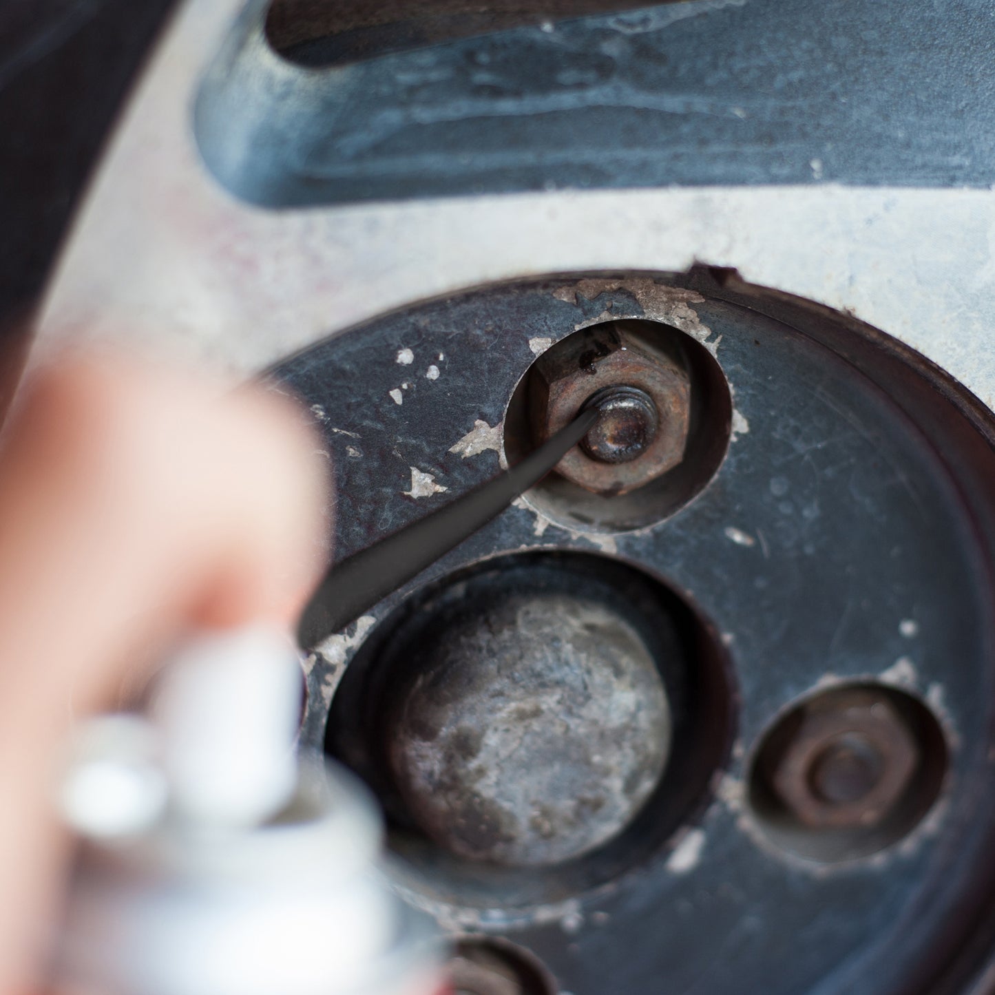 Zep Penetrating Lubricant Spray – Prevent Corrosion & Displace Moisture – 12 oz