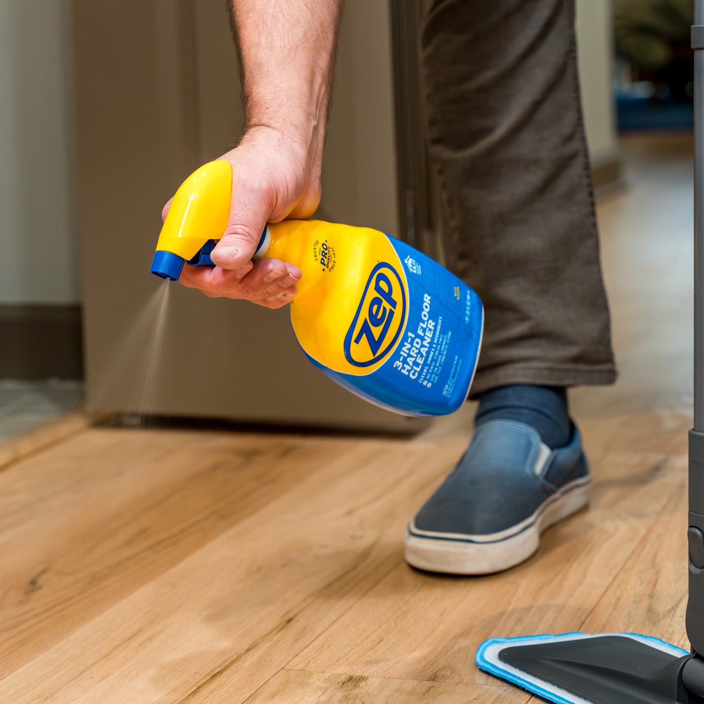 Zep 3-in-1 Hard Floor Cleaner - Cleans, Shines & Deodorizes - 32oz