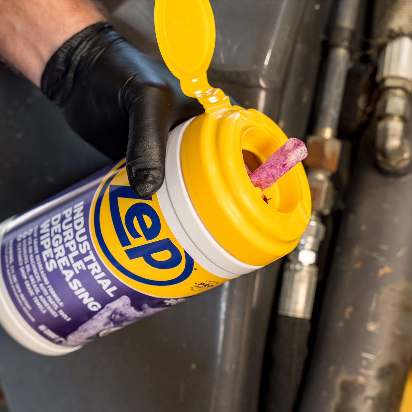Industrial Purple Heavy-Duty Degreasing Wipes (65 Wipes per Canister)